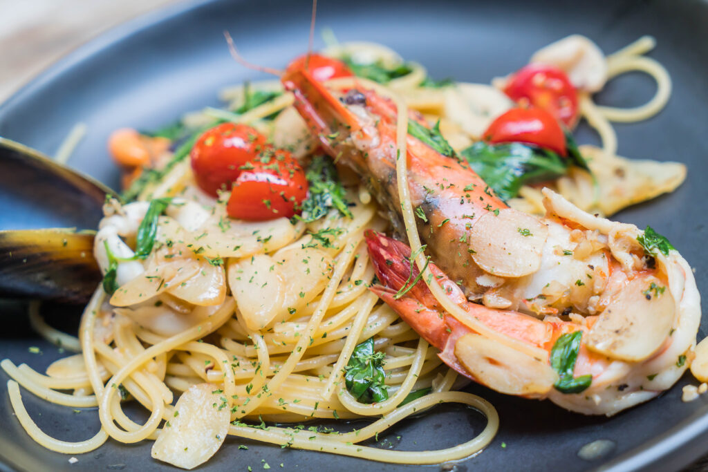 stir-fried spaghetti seafood in restaurant